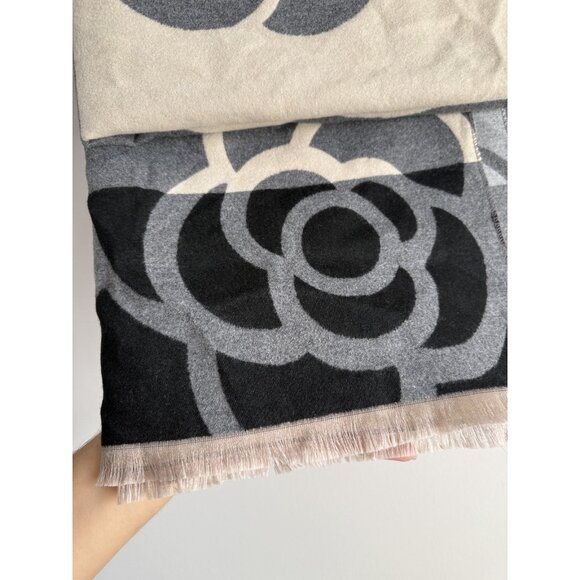 Pia Rossini 100% Cashmere Eden Scarf Grey/Camel Oblong Floral Motif Cozy Winter - Picture 7 of 7